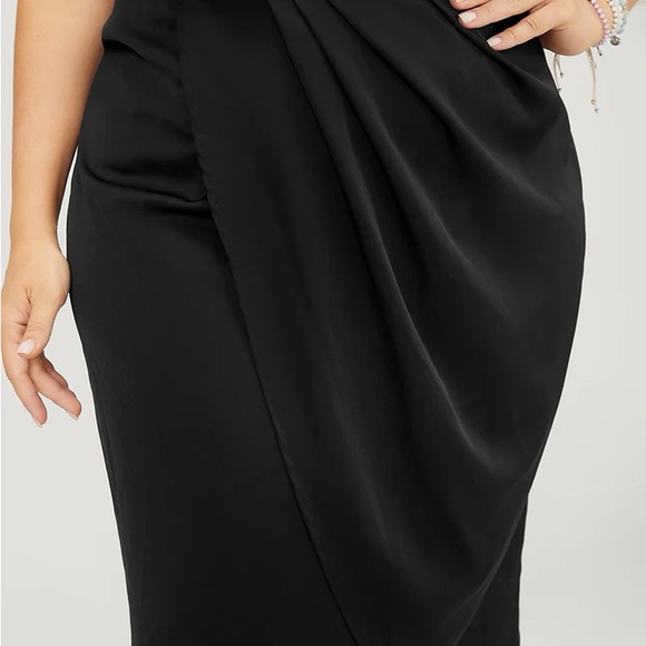 BloomChic Black Backless Crossover Halter Pocket Dress Plus Size 2X - Picture 3 of 8